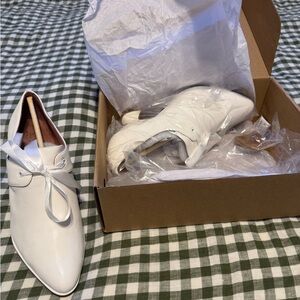 White Pompadour — American Duchess 1700s Replicas